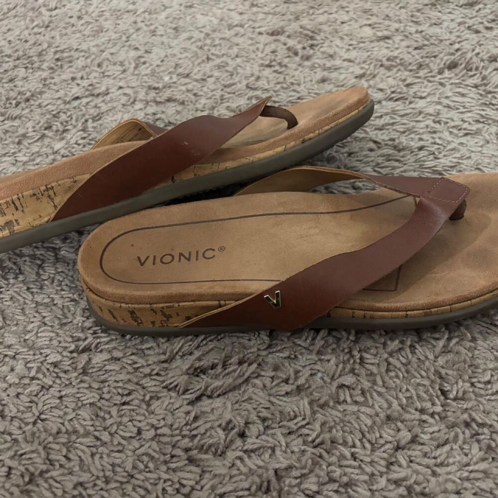 Vionic Women's Brown Flipflops